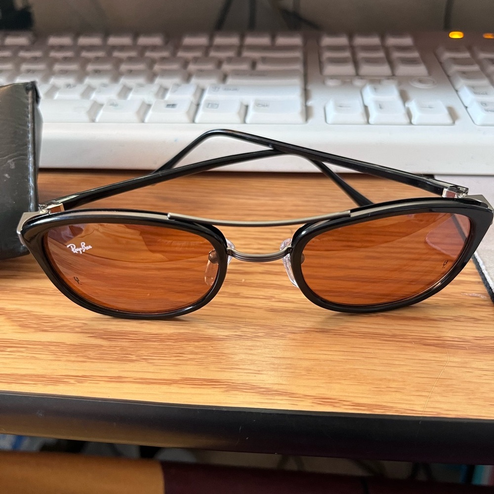 Ray-Ban Unisex Sunglasses with Case. - Picture 8 of 10